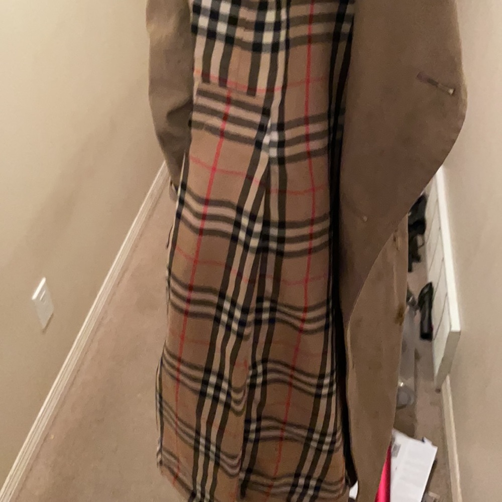 Burberry of London’s trenchcoat in good shape - Picture 6 of 7